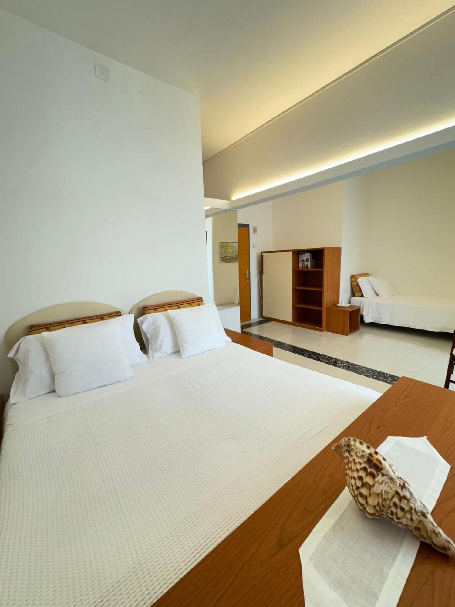 Hotel Pinocchio Cattolica Kültér fotó